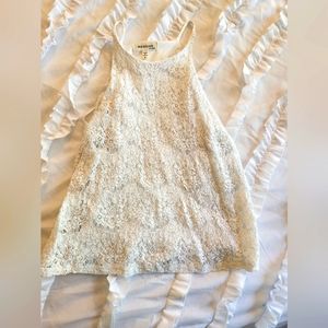 Monteu white sleeveless blouse